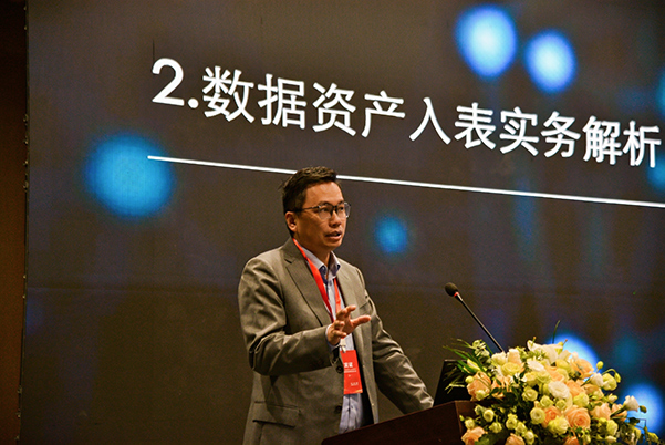 1762762528142678.jpg 何铮2.jpg